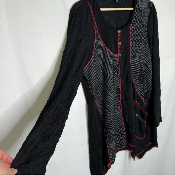 Kakus size XL black & red top - Picture 4 of 7